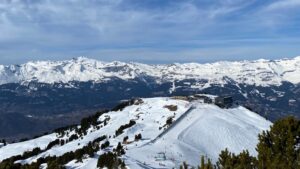Vue de la station supérieure du Crêt-du-Midi en hiver.