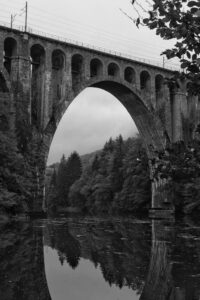Le Viaduc du Day, photo prise au niveau de la rivière "l'Orbe"