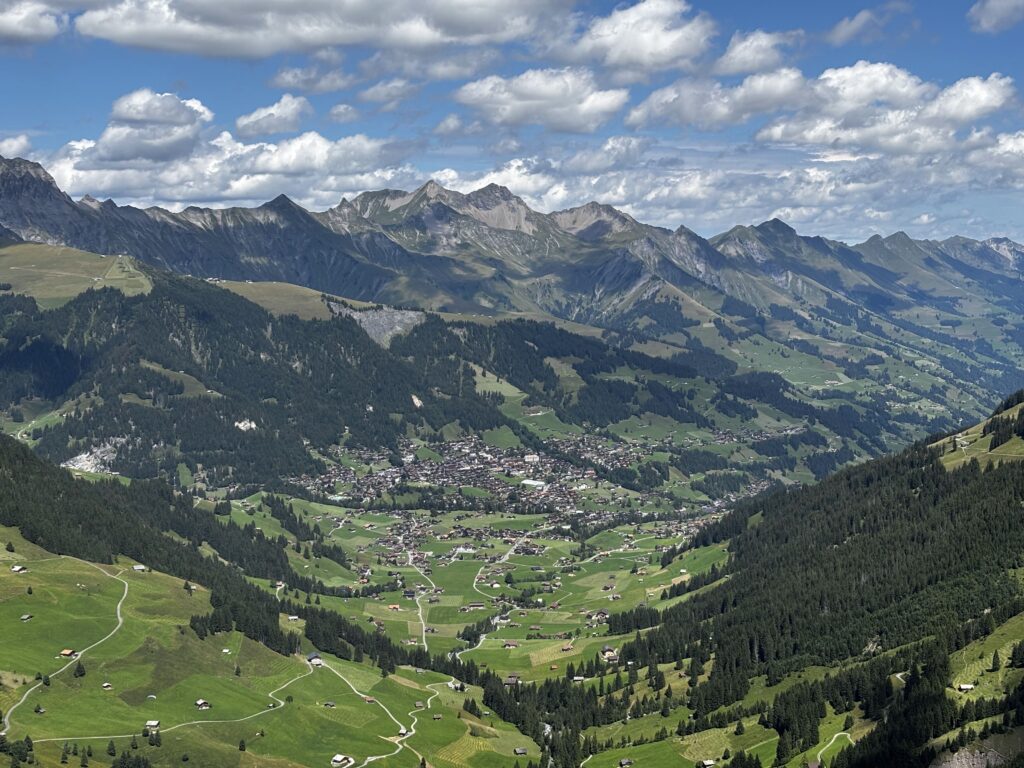 Vue sur la vallée de l'Engstligental. Photo G. Pomey