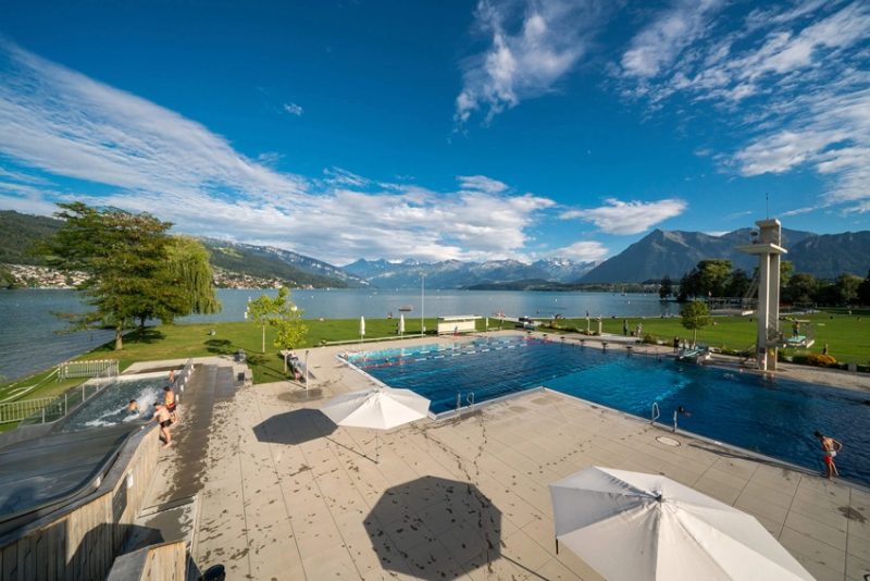 Vue extérieure de la piscine de Thoune