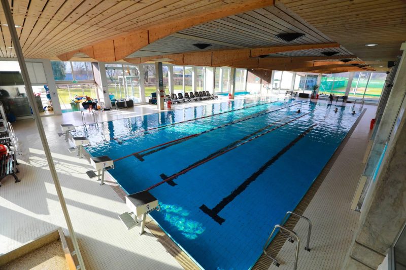 Vue intérieure de la piscine couverte de Charmey