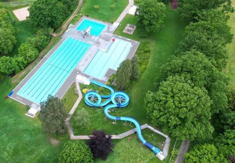 Vue aérienne de la piscine de Kerzers