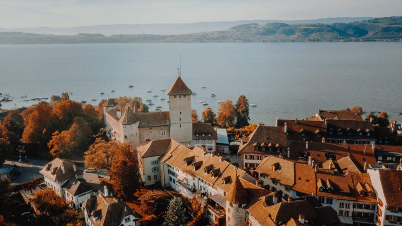 La vieille ville et le château de Morat