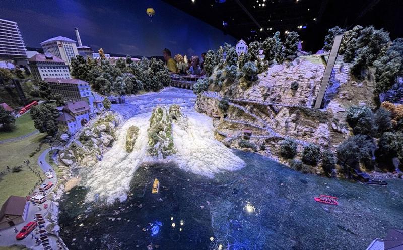 Les chutes du Rhin reproduite dans l'exposition Smilestones