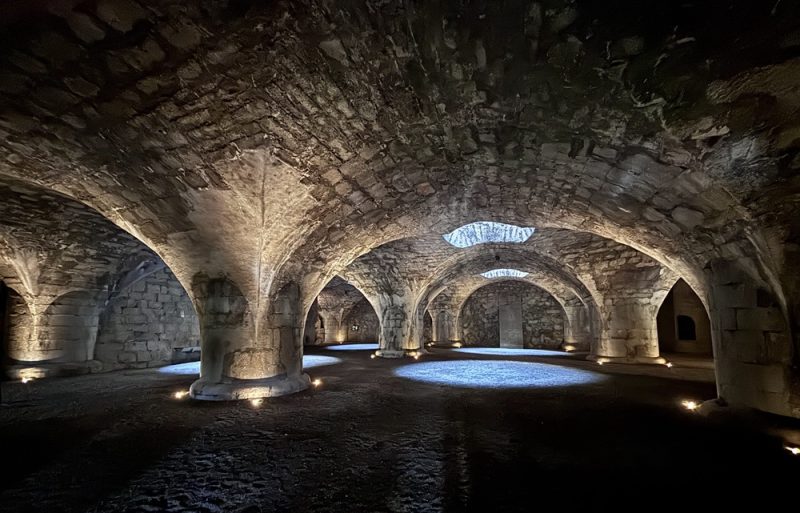 Lors de notre visite, l'entrée était libre. Immédiatement à l'entrée se trouve cette immense salle circulaire, le
