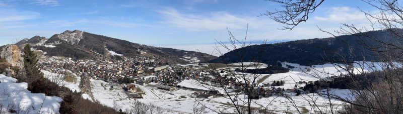 Panorama de Sainte-Croix en hiver, vu depuis les éoliennes de la Gittaz