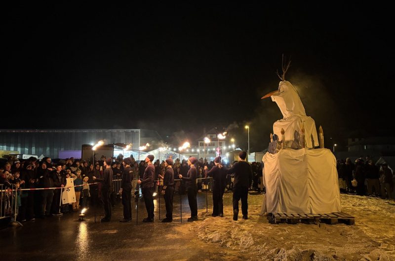 Le bonhomme hiver du carnaval de Sainte-Croix a une nouveau visage chaque année.