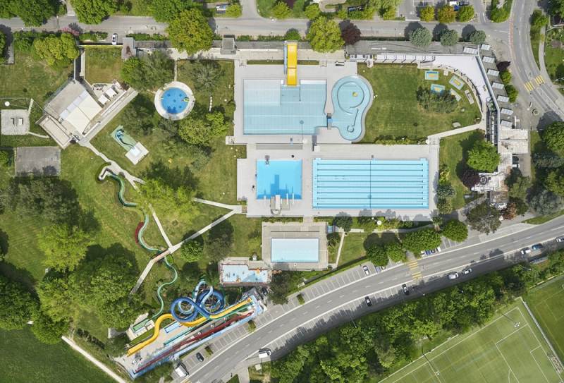 Vue aérienne de la piscine de Renens, connue sous le nom d'Aquasplash