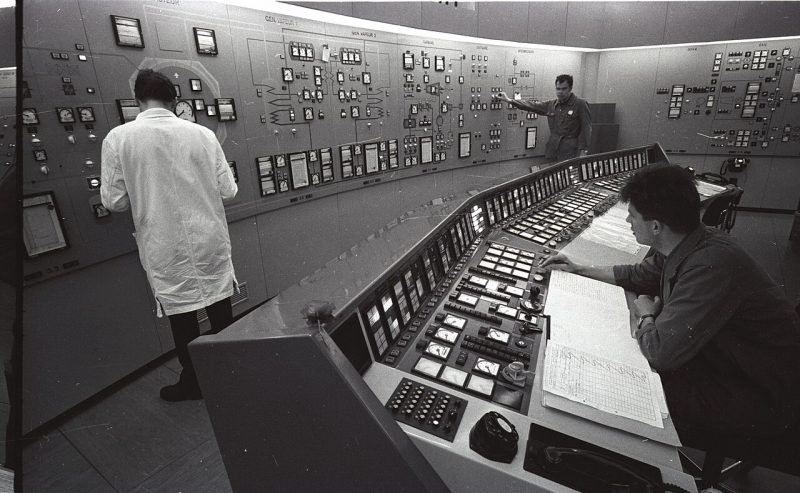 La salle de contrôle du réacteur de Lucens en 1968