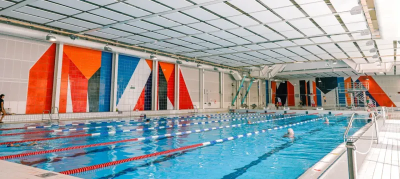 Vue intérieure de la piscine de Varembé