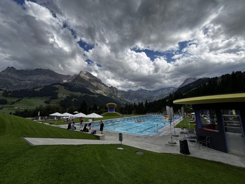 La piscine publique d'Adelboden. Elle est gratuite pour les personnes qui passent au moins une nuit dans la région !