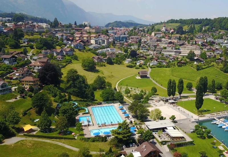 Vue aérienne de la piscine de Spiez